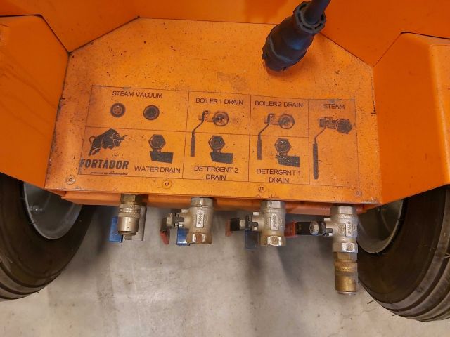 576346-8 Industrial steam cleaner Fortador Volt