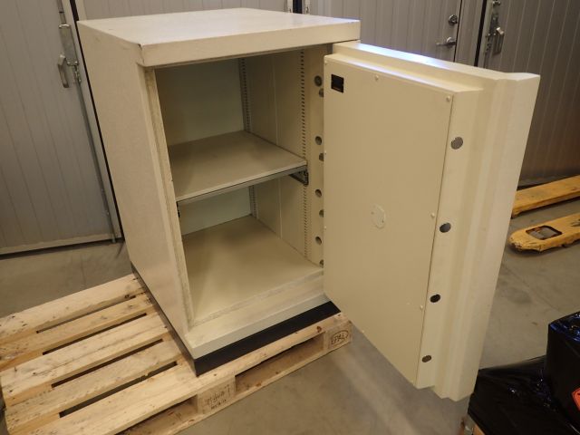 687684-7 Safe Rosengrens