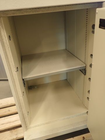 687684-8 Safe Rosengrens