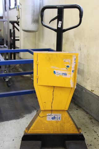 690959-6 Pallet puller with scale