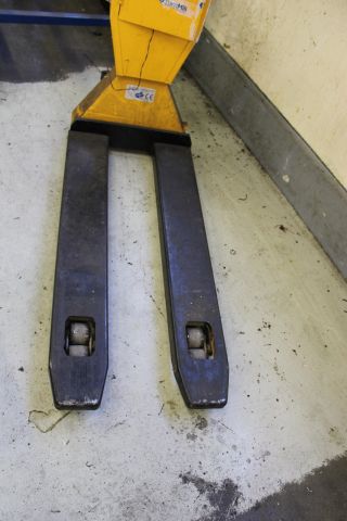 690959-5 Pallet puller with scale