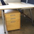 690982-11 Diverse kontorsmöbler - Skrivbord, hurtsar, kontorsstol m.m.