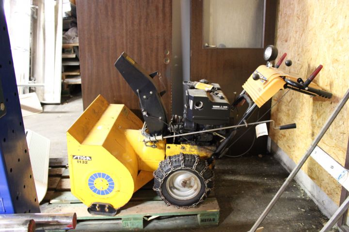 690995-2 Snow thrower STIGA 1132