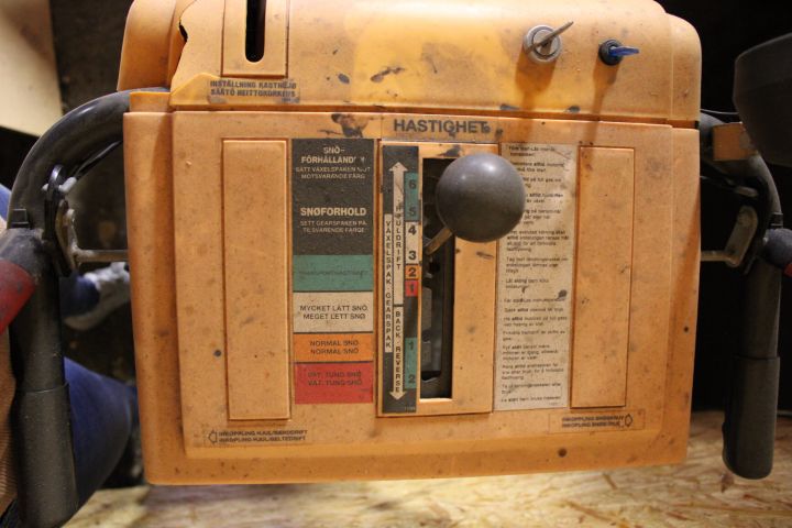 690995-11 Snow thrower STIGA 1132