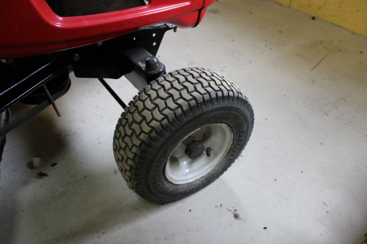 691004-4 Riding lawn mower, MTD B 115