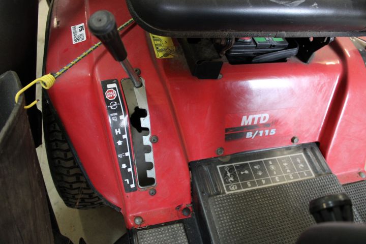 691004-5 Riding lawn mower, MTD B 115