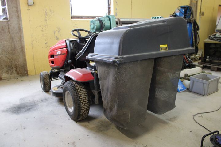 691004-9 Riding lawn mower, MTD B 115