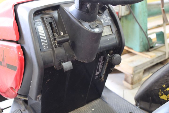 691004-10 Riding lawn mower, MTD B 115