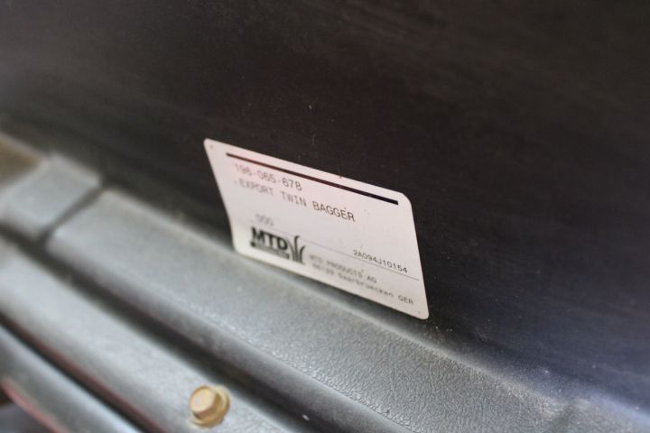 691004-11 Riding lawn mower, MTD B 115