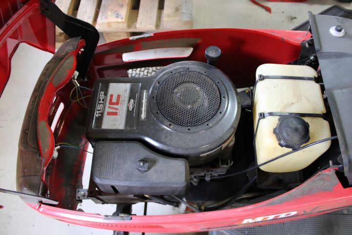 691004-14 Riding lawn mower, MTD B 115