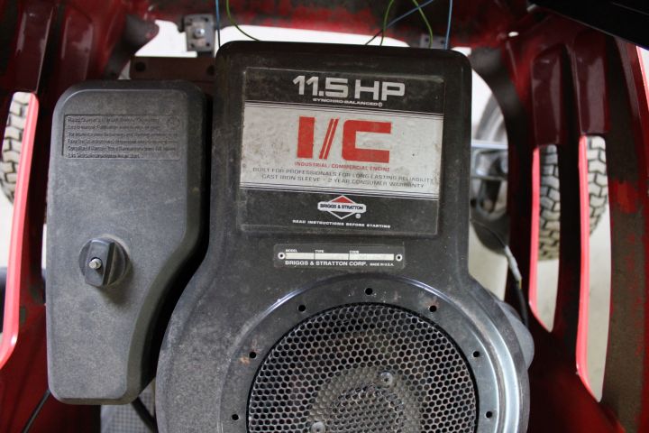 691004-15 Riding lawn mower, MTD B 115