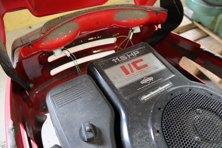 691004-18 Riding lawn mower, MTD B 115