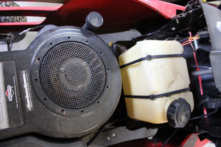 691004-19 Riding lawn mower, MTD B 115