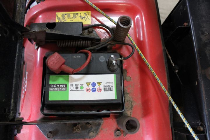 691004-22 Riding lawn mower, MTD B 115