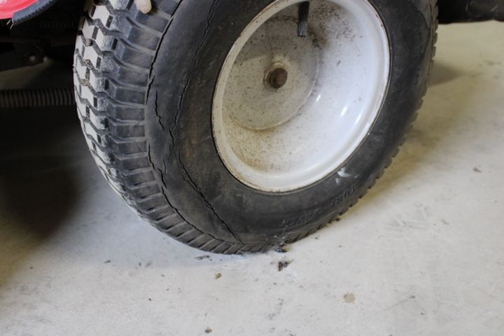 691004-25 Riding lawn mower, MTD B 115