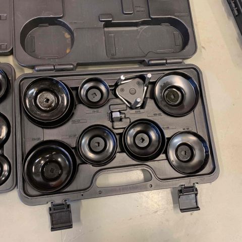 707862-3 Stool with mixed equipment from a car workshop