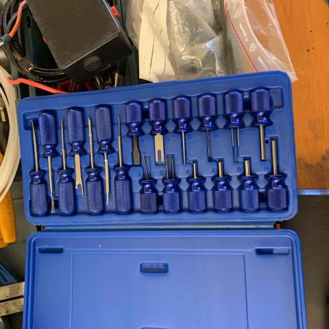 707862-6 Stool with mixed equipment from a car workshop