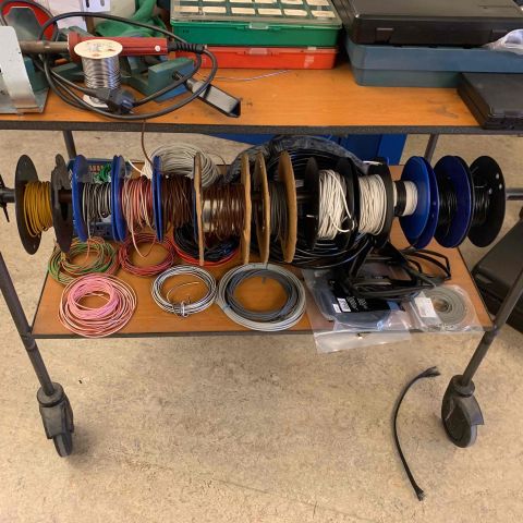 707862-11 Stool with mixed equipment from a car workshop