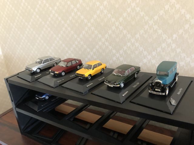 686119-5 Collection models of Volvo cars approx. 30 pcs incl stand