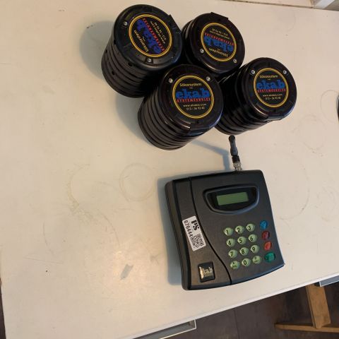 676444-2 Puck system for a restaurant with 30 pucks