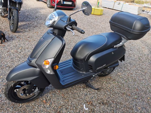 709238-1 :U moped KYMCO LIKE 50 -17 (YWN629)