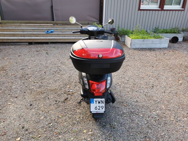 709238-7 :U moped KYMCO LIKE 50 -17 (YWN629)