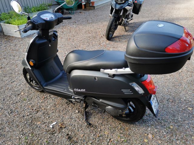 709238-8 :U moped KYMCO LIKE 50 -17 (YWN629)