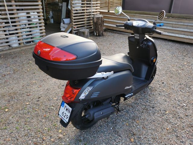 709238-6 :U moped KYMCO LIKE 50 -17 (YWN629)