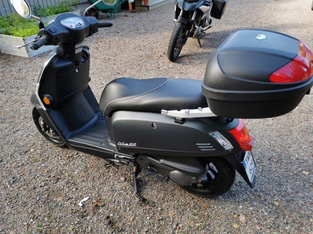 709238-9 :U moped KYMCO LIKE 50 -17 (YWN629)