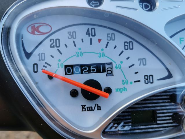 709238-10 :U moped KYMCO LIKE 50 -17 (YWN629)