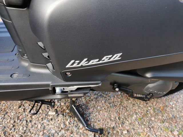 709238-12 :U moped KYMCO LIKE 50 -17 (YWN629)