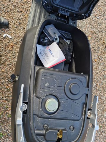 709238-19 :U moped KYMCO LIKE 50 -17 (YWN629)