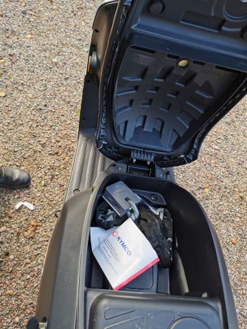 709238-20 :U moped KYMCO LIKE 50 -17 (YWN629)