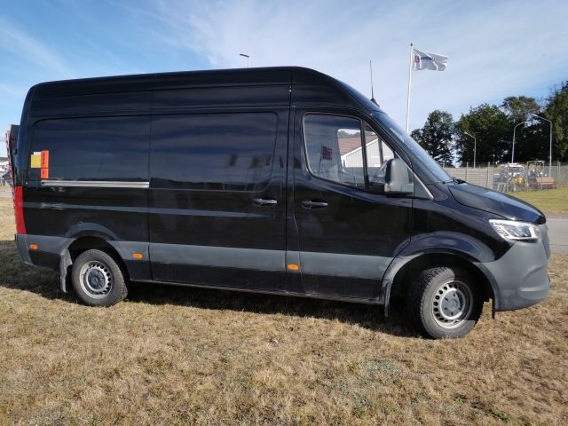 709252-4 Mercedes-Benz Sprinter 319 CDI Box RWD Rear Lift (190hp) - 2020 JGD511