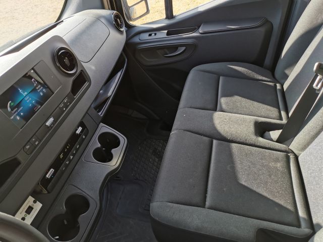 709252-18 Mercedes-Benz Sprinter 319 CDI Box RWD Rear Lift (190hp) - 2020 JGD511