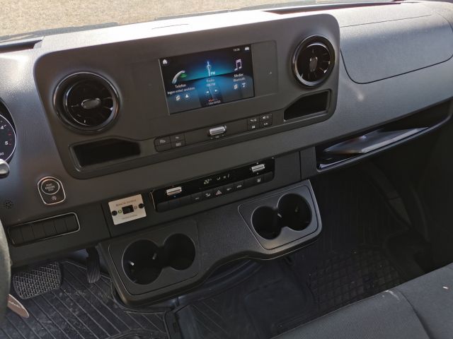 709252-19 Mercedes-Benz Sprinter 319 CDI Box RWD Rear Lift (190hp) - 2020 JGD511