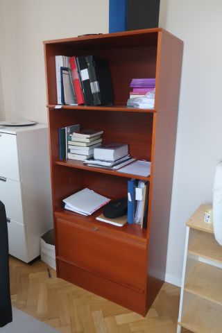 691037-4 Bokhylla med jalusi