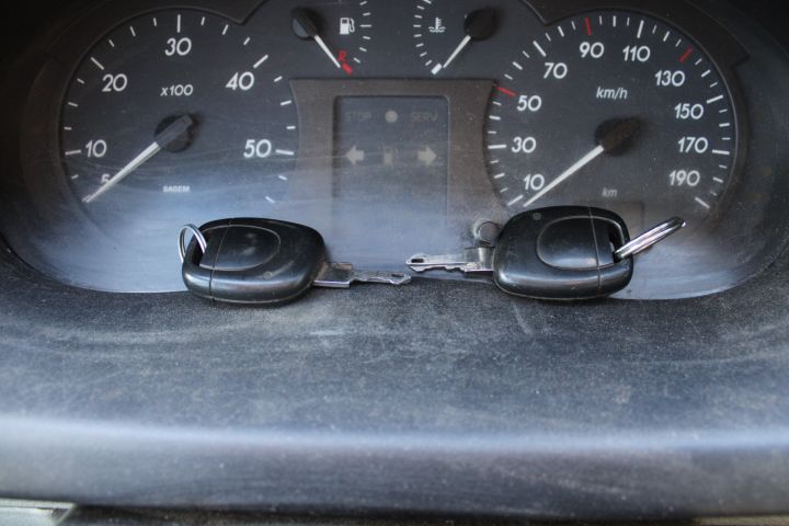 691043-22 Truck, Renault Master Chassis Cab 2.2 dCi Manual, 90hp, 2002