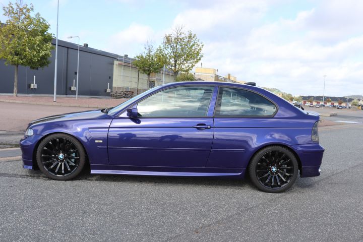 700961-3 BMW 325ti Compact individual M paket -02 ”paddelväxel”