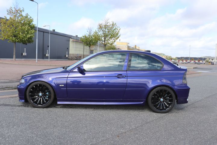 700961-4 BMW 325ti Compact individual M paket -02 ”paddelväxel”