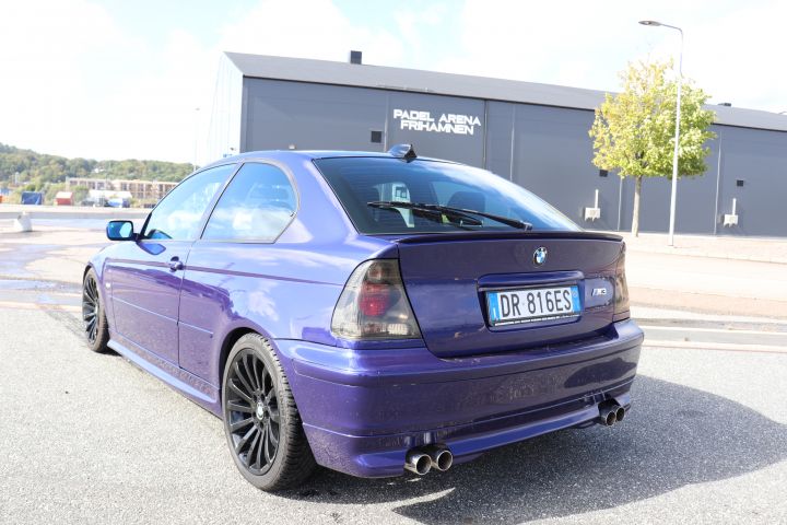 700961-5 BMW 325ti Compact individual M paket -02 ”paddelväxel”