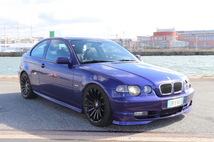 700961-10 BMW 325ti Compact individual M paket -02 ”paddelväxel”