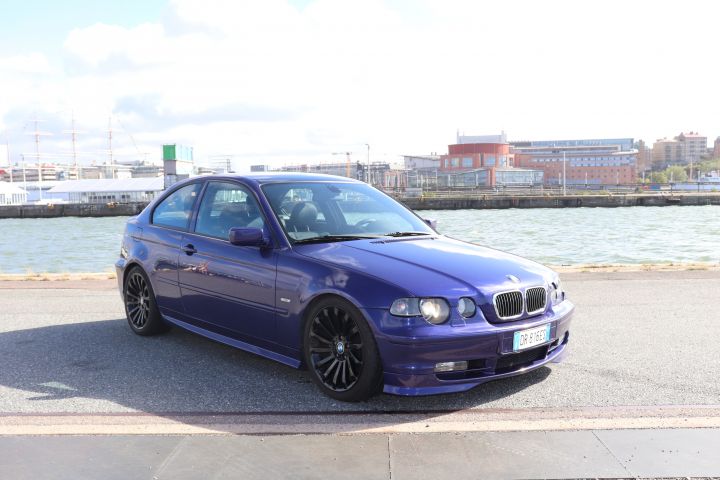 700961-11 BMW 325ti Compact individual M paket -02 ”paddelväxel”