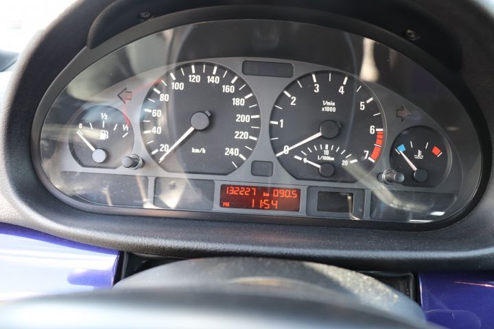 700961-17 BMW 325ti Compact individual M paket -02 ”paddelväxel”