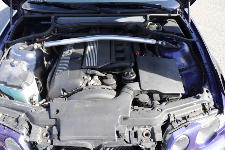 700961-31 BMW 325ti Compact individual M paket -02 ”paddelväxel”