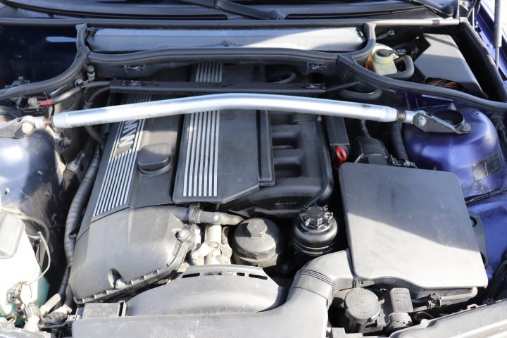 700961-32 BMW 325ti Compact individual M paket -02 ”paddelväxel”