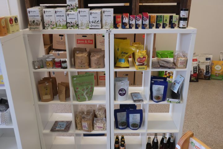 691105-1 Lots of miscellaneous from health food store - Tea, soybeans, spelled flour etc.
