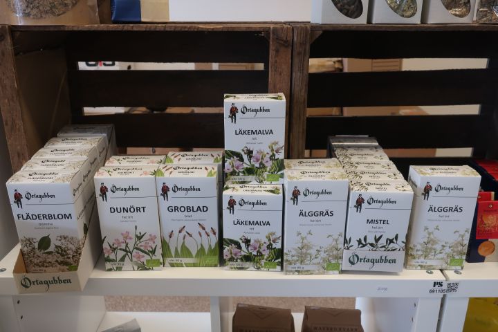 691105-5 Lots of miscellaneous from health food store - Tea, soybeans, spelled flour etc.