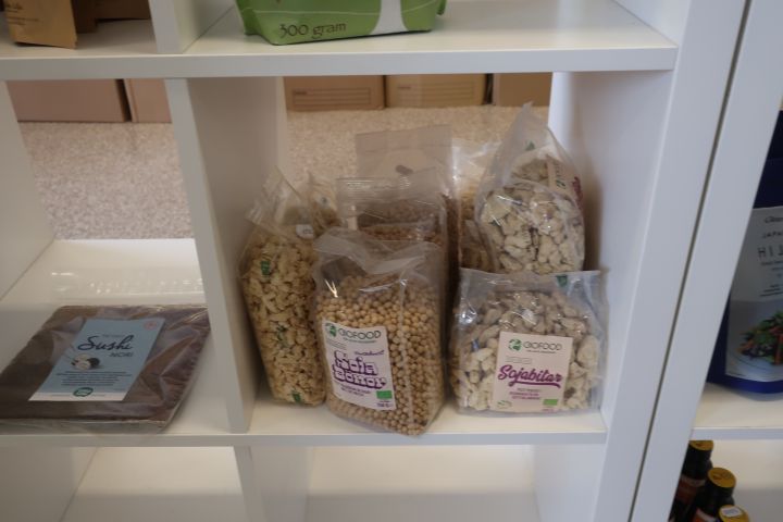 691105-10 Lots of miscellaneous from health food store - Tea, soybeans, spelled flour etc.