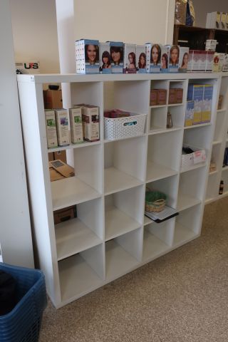 691118-2 Shop fittings / Shelves, i.a. IKEA